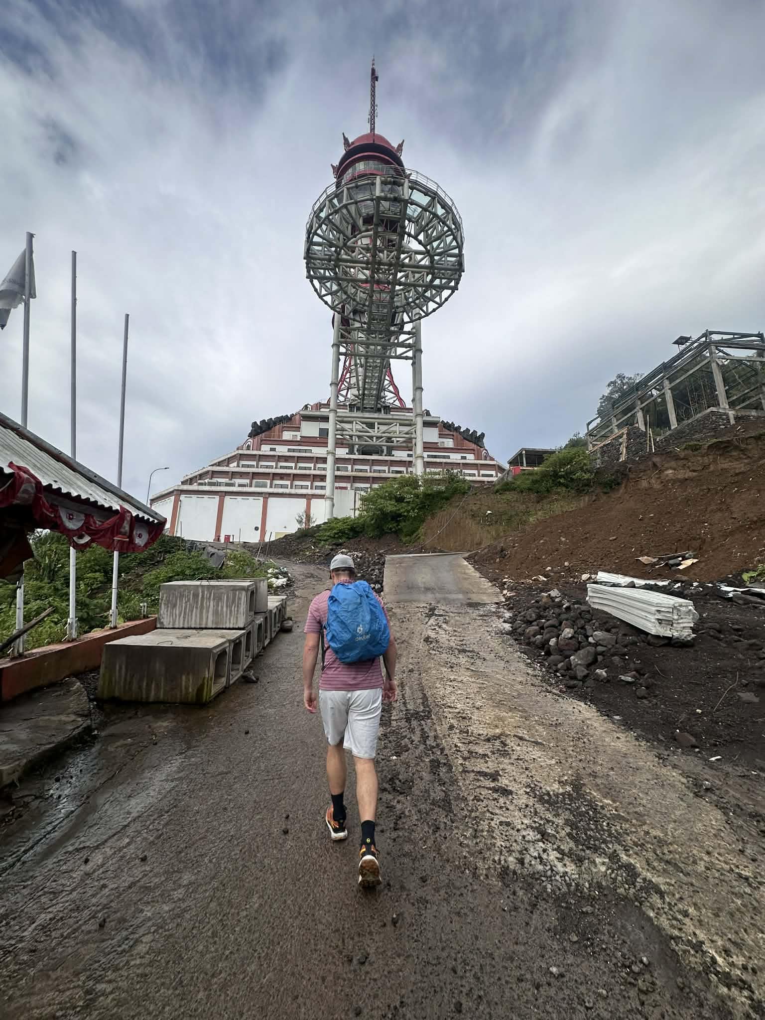 Turyapada Tower na Bali výhledová věž v horách - výstup